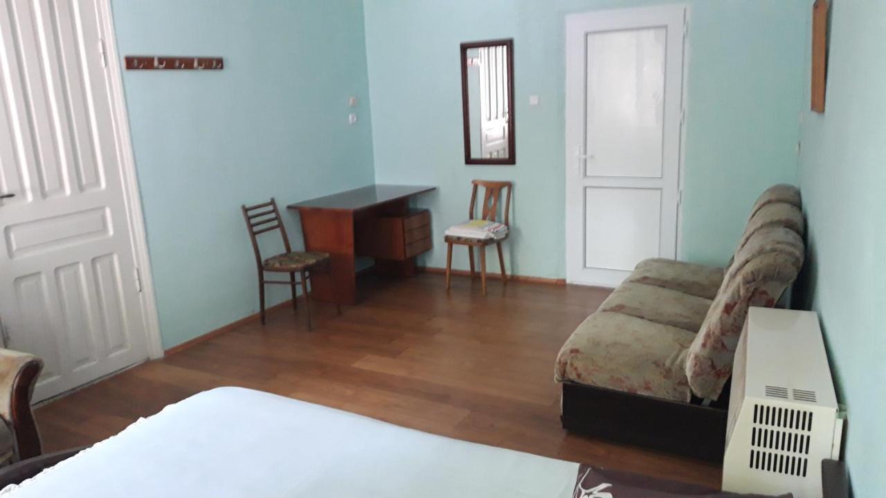 Pospolita Guest House クタイシ エクステリア 写真